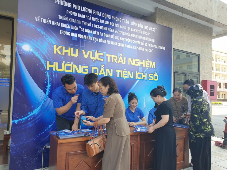 Phường Phú Lương phát động Phong trào “Bình Dân học vụ số”, phong trào thi đua “Cả nước thi đua đổi mới sáng tạo và chuyển đổi số”- Ảnh 4.