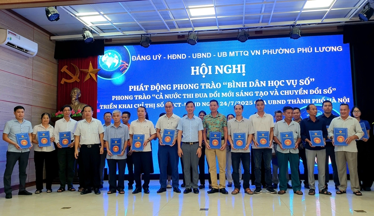 Phường Phú Lương phát động Phong trào “Bình Dân học vụ số”, phong trào thi đua “Cả nước thi đua đổi mới sáng tạo và chuyển đổi số”- Ảnh 5.