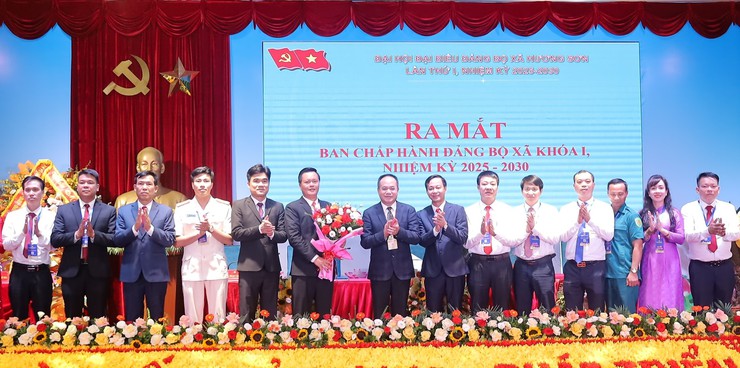 Đảng bộ xã Hương Sơn tổ chức thành công Đại hội Đảng bộ xã lần thứ I, nhiệm kỳ 2025- 2030- Ảnh 12.