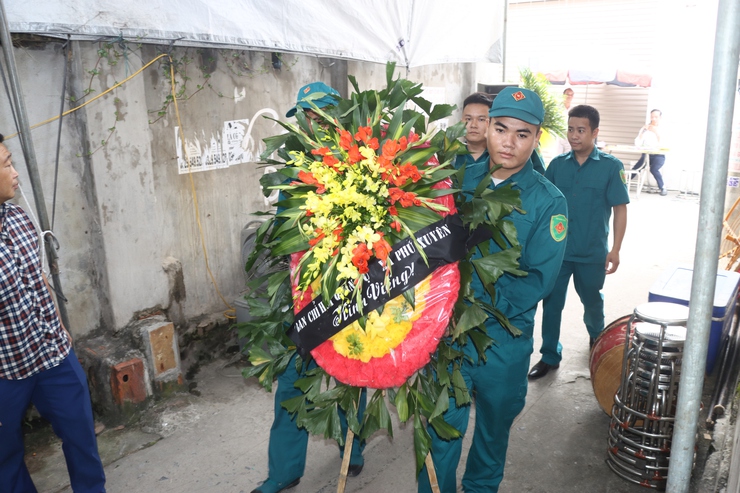 Các đồng chí lãnh đạo xã viếng lễ tang Mẹ Việt Nam Anh hùng Nguyễn Thị Hoàn- Ảnh 5.