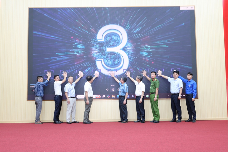 Xã Tiến Thắng tổ chức lễ phát động phong trào “Bình dân học vụ số” và hưởng ứng chiến dịch “45 ngày đêm” ra quân hỗ trợ hoạt động chuyển đổi số tại các xã, phường trong giai đoạn đầu thực hiện chính quyền địa phương 2 cấp- Ảnh 5.