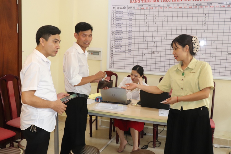 Gần 70% Đảng viên Xã Phú Xuyên đã được đổi thẻ Đảng viên.- Ảnh 2.