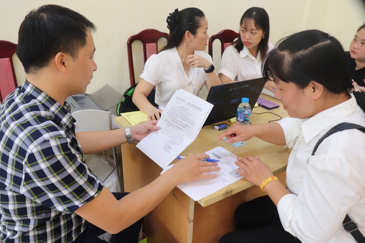 Gần 70% Đảng viên Xã Phú Xuyên đã được đổi thẻ Đảng viên.- Ảnh 5.