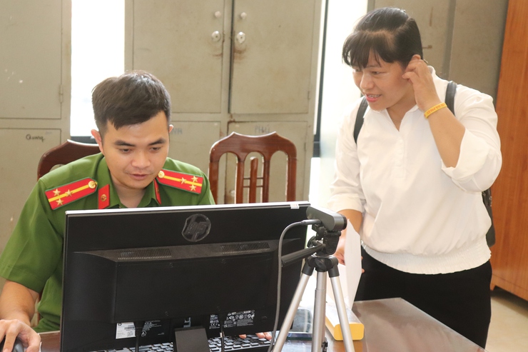 Gần 70% Đảng viên Xã Phú Xuyên đã được đổi thẻ Đảng viên.- Ảnh 8.
