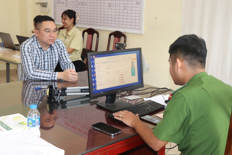 Gần 70% Đảng viên Xã Phú Xuyên đã được đổi thẻ Đảng viên.- Ảnh 9.