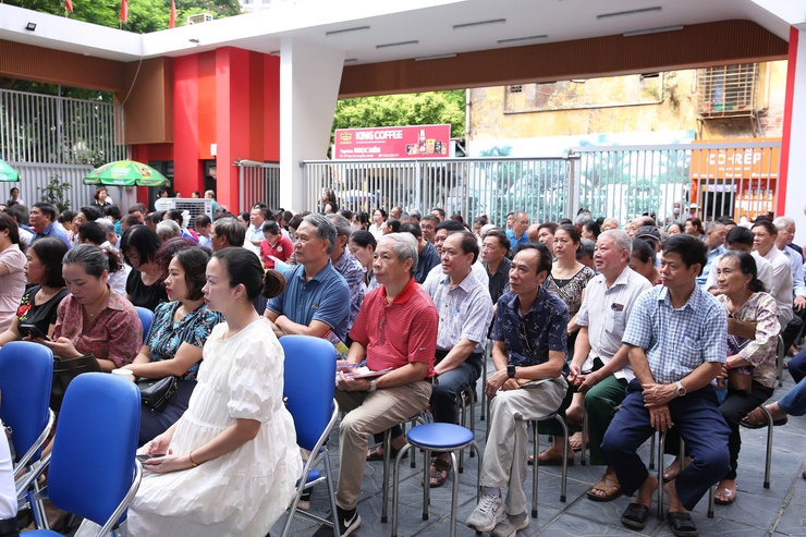 Truyền thông triển khai chiến dịch tổng vệ sinh môi trường, diệt bọ gậy phòng chống sốt xuất huyết- Ảnh 4.