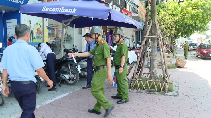 Công an xã Thanh Trì: Khẳng định vai trò nòng cốt đảm bảo trật tự đô thị, vệ sinh môi trường - Ảnh 2.