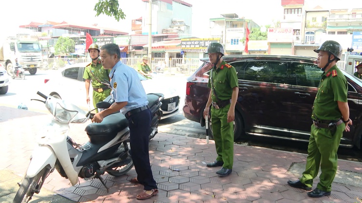 Công an xã Thanh Trì: Khẳng định vai trò nòng cốt đảm bảo trật tự đô thị, vệ sinh môi trường - Ảnh 3.