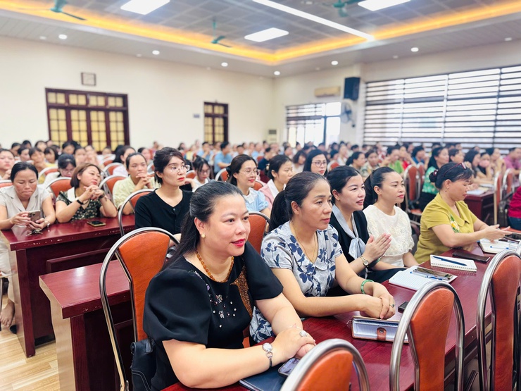 Trung tâm Chính trị khu vực Thanh Trì: Lớp bồi dưỡng chính trị hè năm 2025- Ảnh 3.