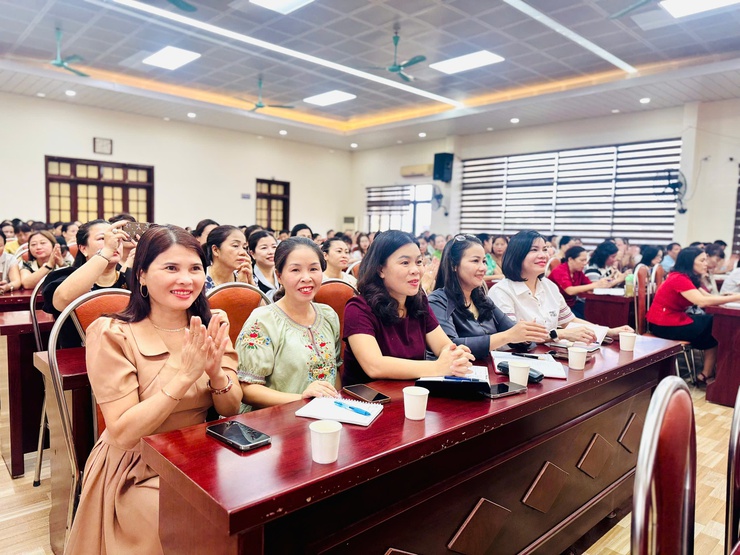 Trung tâm Chính trị khu vực Thanh Trì: Lớp bồi dưỡng chính trị hè năm 2025- Ảnh 4.