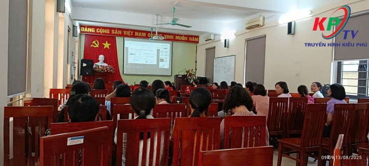 Đảng ủy xã Kiều Phú tổ chức Hội nghị bồi dưỡng chính trị hè năm 2025 cho đội ngũ cán bộ quản lý và giáo viên trên địa bàn- Ảnh 9.