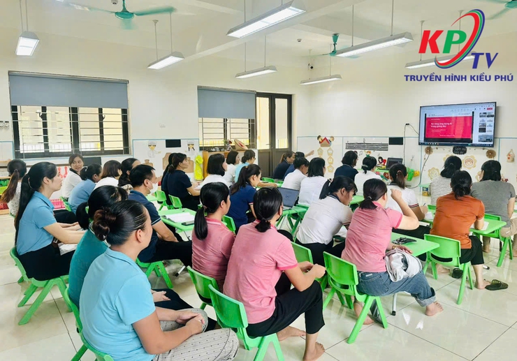 Đảng ủy xã Kiều Phú tổ chức Hội nghị bồi dưỡng chính trị hè năm 2025 cho đội ngũ cán bộ quản lý và giáo viên trên địa bàn- Ảnh 11.