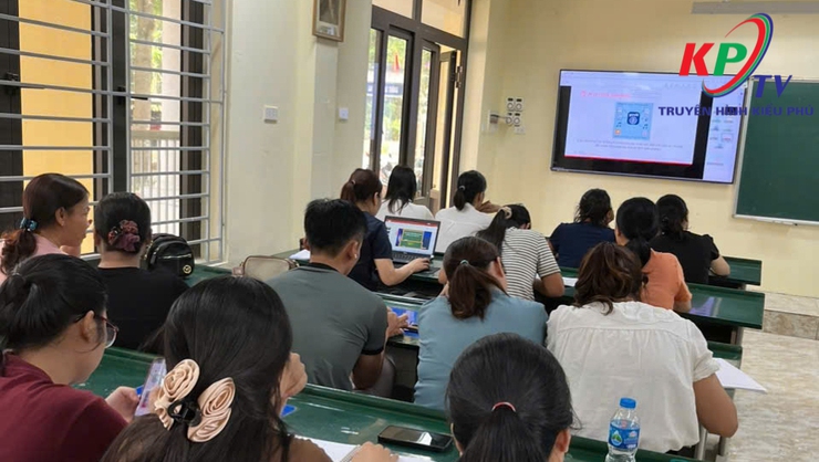 Đảng ủy xã Kiều Phú tổ chức Hội nghị bồi dưỡng chính trị hè năm 2025 cho đội ngũ cán bộ quản lý và giáo viên trên địa bàn- Ảnh 13.