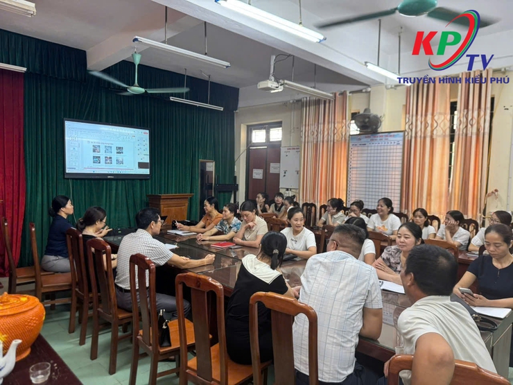 Đảng ủy xã Kiều Phú tổ chức Hội nghị bồi dưỡng chính trị hè năm 2025 cho đội ngũ cán bộ quản lý và giáo viên trên địa bàn- Ảnh 12.