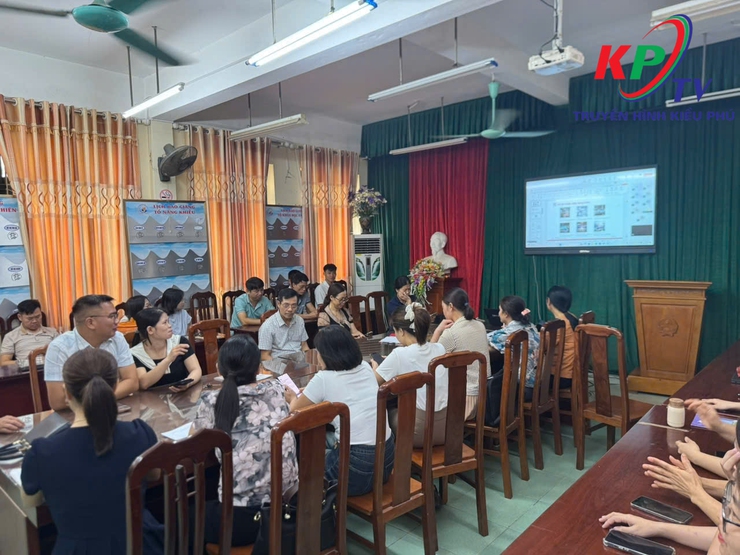 Đảng ủy xã Kiều Phú tổ chức Hội nghị bồi dưỡng chính trị hè năm 2025 cho đội ngũ cán bộ quản lý và giáo viên trên địa bàn- Ảnh 6.