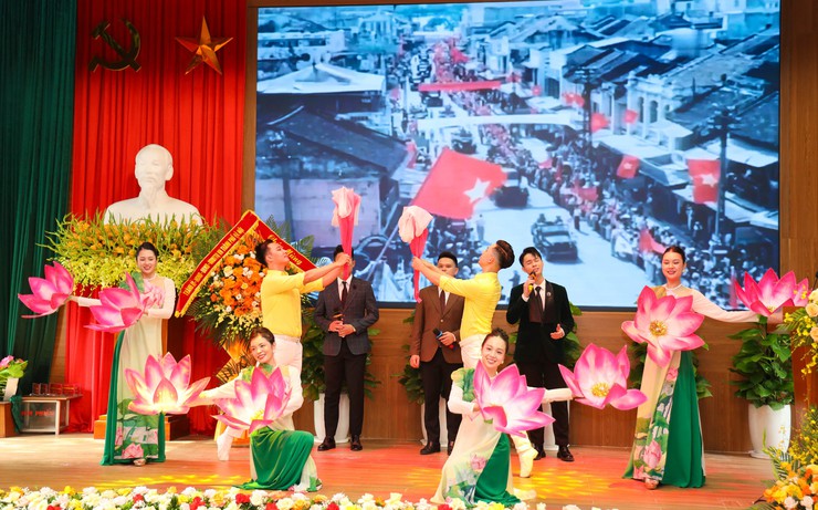 Xây dựng xã Quốc Oai trở thành Đô thị sinh thái đặc trưng của Thủ đô văn hiến- anh hùng hiện đại- Ảnh 30.