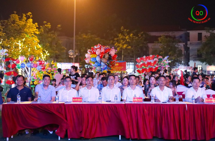 Ấn tượng từ Đêm liên hoan nghệ thuật “Sáng mãi niềm tin theo Đảng” – Chào mừng thành công Đại hội Đảng bộ xã Quốc Oai lần thứ I, nhiệm kỳ 2025–2030- Ảnh 1.