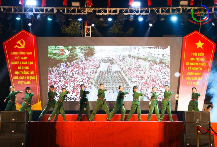 Ấn tượng từ Đêm liên hoan nghệ thuật “Sáng mãi niềm tin theo Đảng” – Chào mừng thành công Đại hội Đảng bộ xã Quốc Oai lần thứ I, nhiệm kỳ 2025–2030- Ảnh 12.