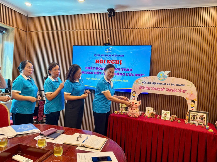 Hội LHPN xã Đại Thanh: Phát động phong trào "Nuôi heo đất - thắp sáng những ước mơ" - Ảnh 1.