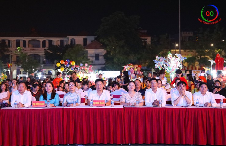 Ấn tượng từ Đêm liên hoan nghệ thuật “Sáng mãi niềm tin theo Đảng” – Chào mừng thành công Đại hội Đảng bộ xã Quốc Oai lần thứ I, nhiệm kỳ 2025–2030- Ảnh 2.
