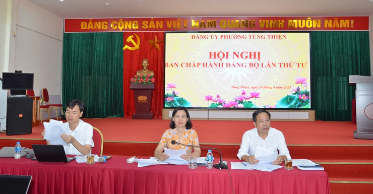 Hội nghị lần thứ tư Ban Chấp hành Đảng bộ phường Tùng Thiện khóa I, nhiệm kỳ 2025 - 2030- Ảnh 1.