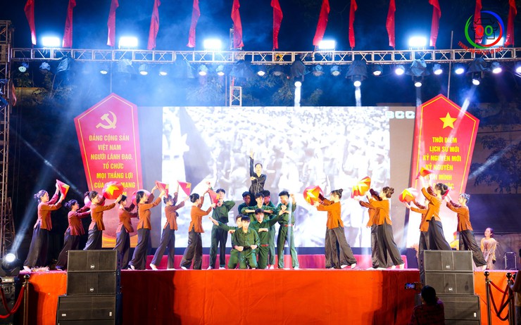 Ấn tượng từ Đêm liên hoan nghệ thuật “Sáng mãi niềm tin theo Đảng” – Chào mừng thành công Đại hội Đảng bộ xã Quốc Oai lần thứ I, nhiệm kỳ 2025–2030- Ảnh 31.