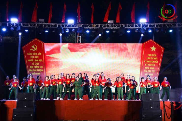 Ấn tượng từ Đêm liên hoan nghệ thuật “Sáng mãi niềm tin theo Đảng” – Chào mừng thành công Đại hội Đảng bộ xã Quốc Oai lần thứ I, nhiệm kỳ 2025–2030- Ảnh 38.
