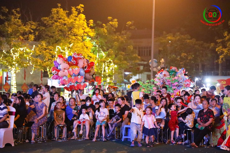 Ấn tượng từ Đêm liên hoan nghệ thuật “Sáng mãi niềm tin theo Đảng” – Chào mừng thành công Đại hội Đảng bộ xã Quốc Oai lần thứ I, nhiệm kỳ 2025–2030- Ảnh 4.