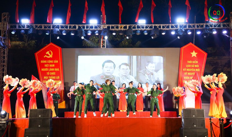 Ấn tượng từ Đêm liên hoan nghệ thuật “Sáng mãi niềm tin theo Đảng” – Chào mừng thành công Đại hội Đảng bộ xã Quốc Oai lần thứ I, nhiệm kỳ 2025–2030- Ảnh 40.