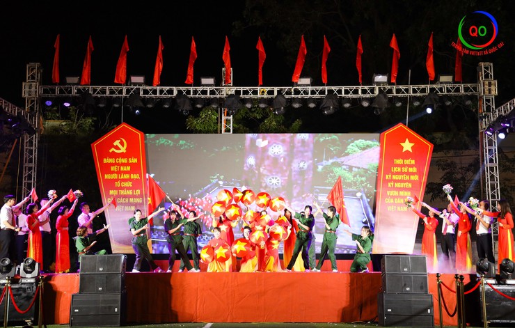 Ấn tượng từ Đêm liên hoan nghệ thuật “Sáng mãi niềm tin theo Đảng” – Chào mừng thành công Đại hội Đảng bộ xã Quốc Oai lần thứ I, nhiệm kỳ 2025–2030- Ảnh 41.