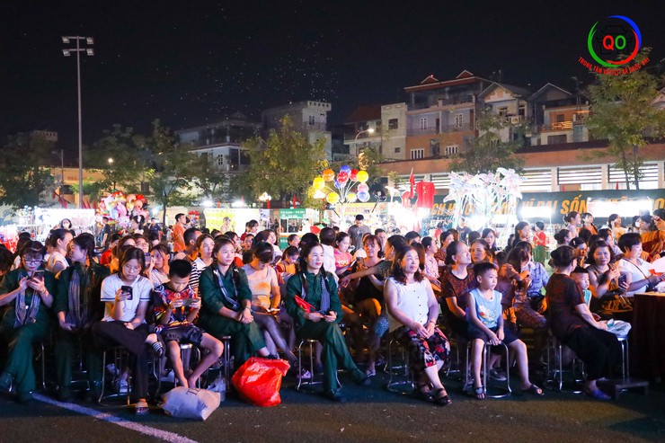 Ấn tượng từ Đêm liên hoan nghệ thuật “Sáng mãi niềm tin theo Đảng” – Chào mừng thành công Đại hội Đảng bộ xã Quốc Oai lần thứ I, nhiệm kỳ 2025–2030- Ảnh 5.