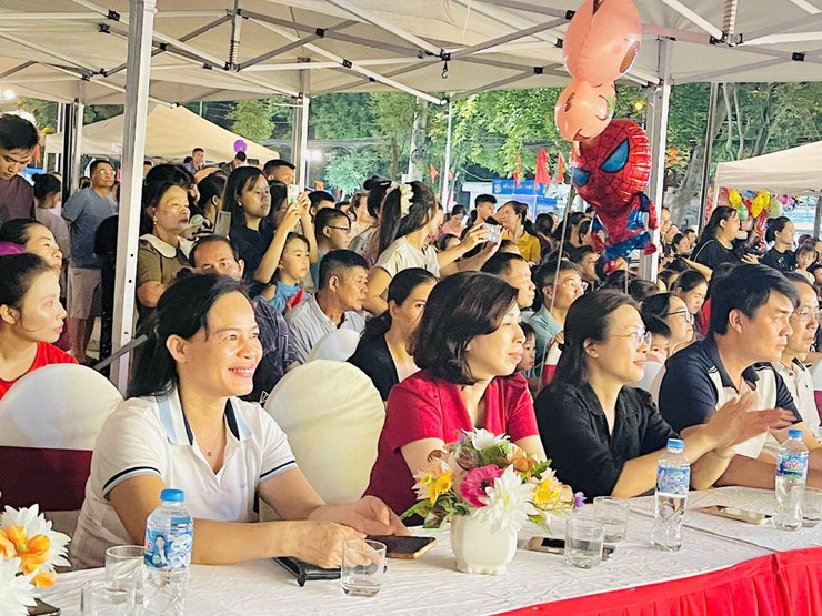 LIÊN HOAN NGHỆ THUẬT “ĐẢNG TRONG TIM TA”- Ảnh 2.
