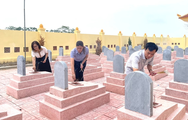 XÃ ỨNG HÒA TỔ CHỨC DÂNG HƯƠNG TẠI 9 ĐIỂM NGHĨA TRANG LIỆT SỸ, TRƯỚC THỀM ĐẠI HỘI ĐẠI BIỂU ĐẢNG BỘ LẦN THỨ I, NHIỆM KỲ 2025 – 2030- Ảnh 7.