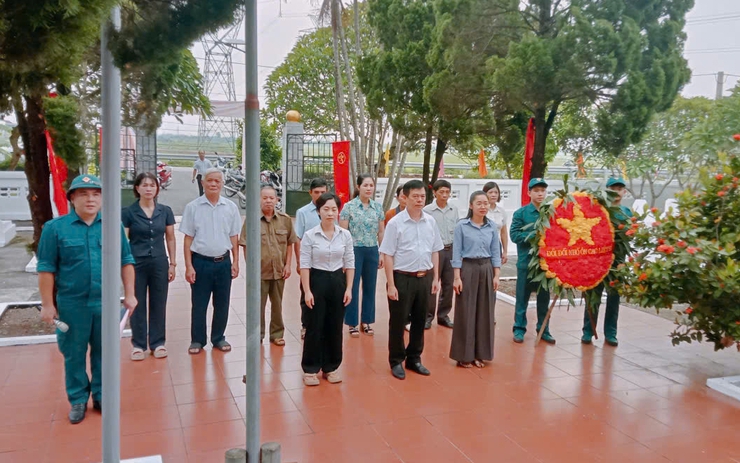 XÃ ỨNG HÒA TỔ CHỨC DÂNG HƯƠNG TẠI 9 ĐIỂM NGHĨA TRANG LIỆT SỸ, TRƯỚC THỀM ĐẠI HỘI ĐẠI BIỂU ĐẢNG BỘ LẦN THỨ I, NHIỆM KỲ 2025 – 2030- Ảnh 9.