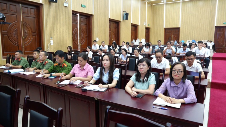 XÃ THANH OAI: THAM DỰ HỘI NGHỊ TRIỂN KHAI THỰC HIỆN NGHỊ QUYẾT SỐ 66-NQ/TW CỦA BỘ CHÍNH TRỊ VỀ ĐỔI MỚI CÔNG TÁC XÂY DỰNG VÀ THI HÀNH PHÁP LUẬT ĐÁP ỨNG YÊU CẦU PHÁT TRIỂN ĐẤT NƯỚC TRONG KỶ NGUYÊN MỚI- Ảnh 3.