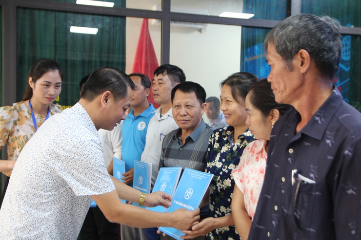 Hòa Xá ra mắt mô hình Tổ chuyển đổi số cộng đồng, phát động “Bình dân học vụ số”- Ảnh 5.
