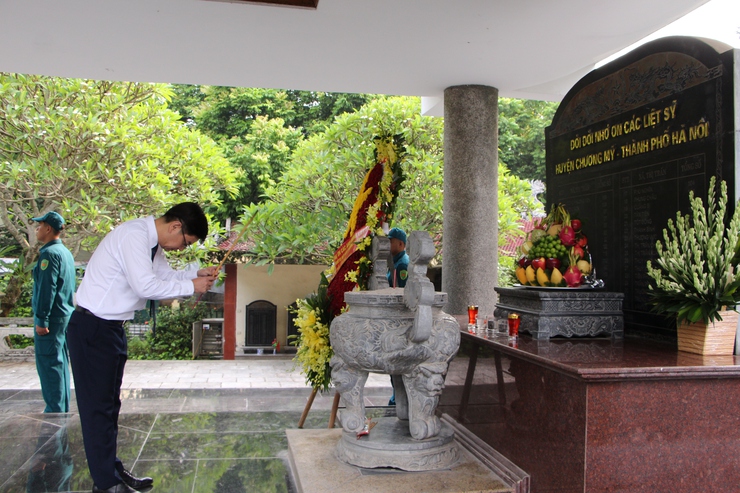 Phường Chương Mỹ tổ chức Lễ viếng các anh hùng liệt sỹ nhân dịp Đại hội đại biểu Đảng bộ phường lần thứ I, nhiệm kỳ 2025 – 2030- Ảnh 2.