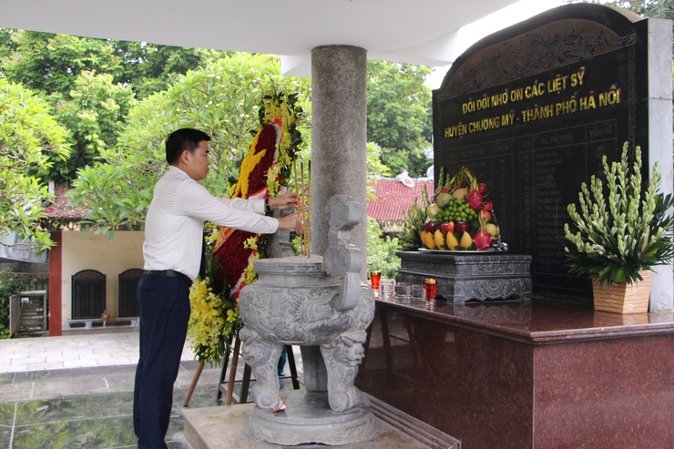 Phường Chương Mỹ tổ chức Lễ viếng các anh hùng liệt sỹ nhân dịp Đại hội đại biểu Đảng bộ phường lần thứ I, nhiệm kỳ 2025 – 2030- Ảnh 5.