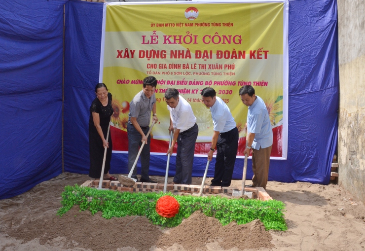 Khởi công xây dựng nhà Đại đoàn kết cho hộ có hoàn cảnh khó khăn- Ảnh 1.