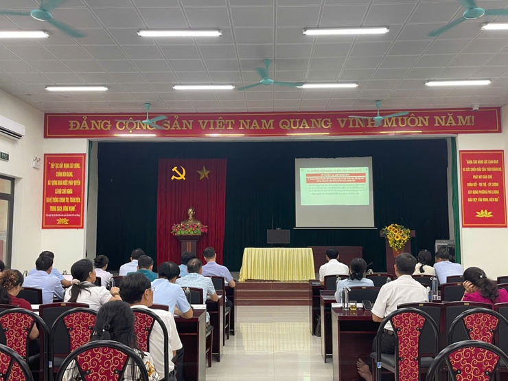 Phường Phú Lương tham dự hội nghị trực tuyến Thành ủy Hà Nội triển khai thực hiện Nghị quyết số 66 của Bộ Chính trị- Ảnh 1.