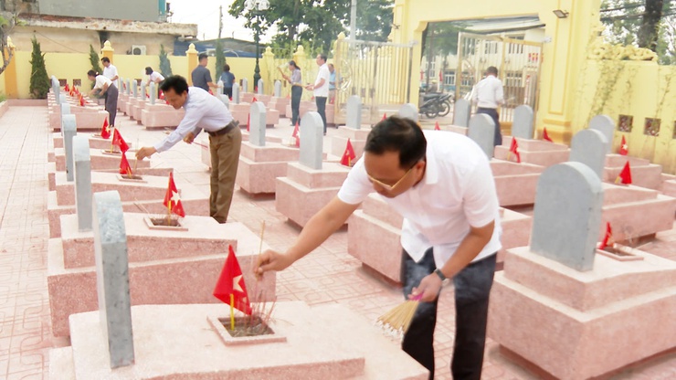 XÃ ỨNG HÒA TỔ CHỨC DÂNG HƯƠNG TẠI 9 ĐIỂM NGHĨA TRANG LIỆT SỸ, TRƯỚC THỀM ĐẠI HỘI ĐẠI BIỂU ĐẢNG BỘ LẦN THỨ I, NHIỆM KỲ 2025 – 2030- Ảnh 5.