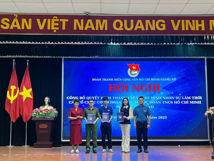 Công bố quyết định thành lập Đoàn TNCS Hồ Chí Minh các tổ chức cơ sở Đoàn trực thuộc- Ảnh 1.