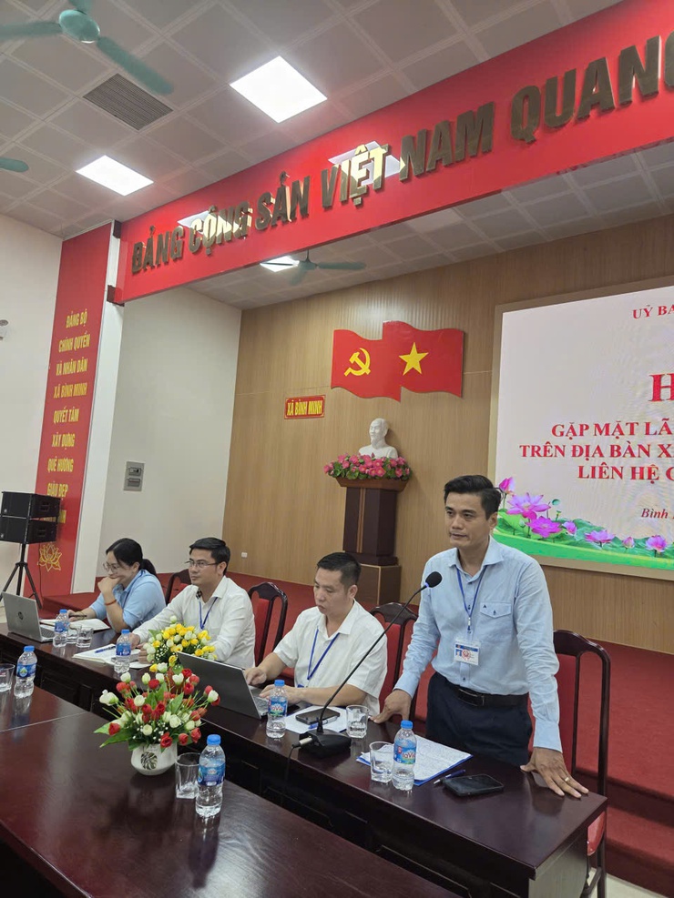Hội nghị gặp mặt lãnh đạo thôn, tổ dân phố trên địa bàn xã để giới thiệu các đầu mối liên hệ công tác của UBND xã.- Ảnh 5.