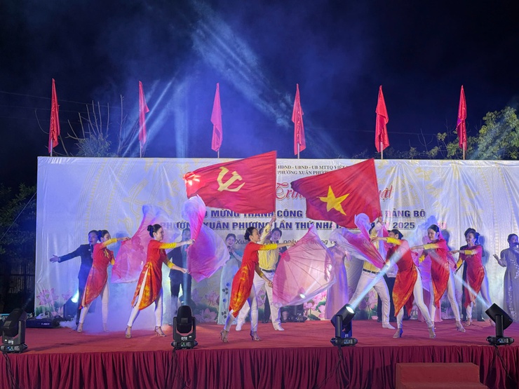 CHƯƠNG TRÌNH NGHỆ THUẬT CHÀO MỪNG THÀNH CÔNG ĐẠI HỘI ĐẠI BIỂU ĐẢNG BỘ PHƯỜNG LẦN THỨ NHẤT, NHIỆM KỲ 2025 - 2030
- Ảnh 4.
