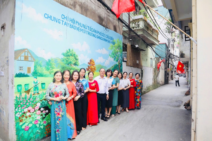 Ban Công tác Mặt trận và Chi hội Phụ nữ số 1 Cầu Diễn, phường Từ Liêm ra mắt công trình xây dựng 02 bức tường bích họa- Ảnh 3.