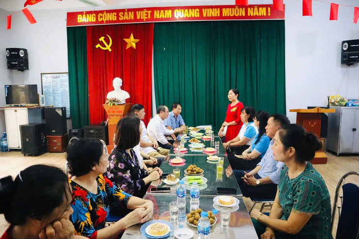 Ban Công tác Mặt trận và Chi hội Phụ nữ số 1 Cầu Diễn, phường Từ Liêm ra mắt công trình xây dựng 02 bức tường bích họa- Ảnh 1.