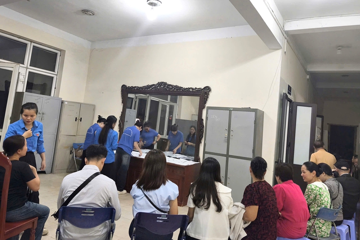 Đảng bộ phường Thanh Xuân đẩy mạnh công tác cấp đổi thẻ Đảng, hoàn thành sớm tiến độ- Ảnh 7.
