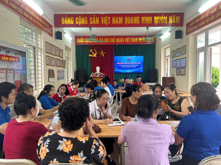 Phường Long Biên phát động hưởng ứng Chiến dịch “45 ngày đêm ra quân hỗ trợ hoạt động chuyển đổi số”- Ảnh 14.