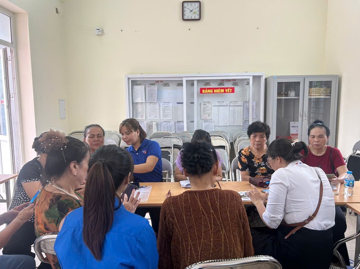 Phường Long Biên phát động hưởng ứng Chiến dịch “45 ngày đêm ra quân hỗ trợ hoạt động chuyển đổi số”- Ảnh 12.