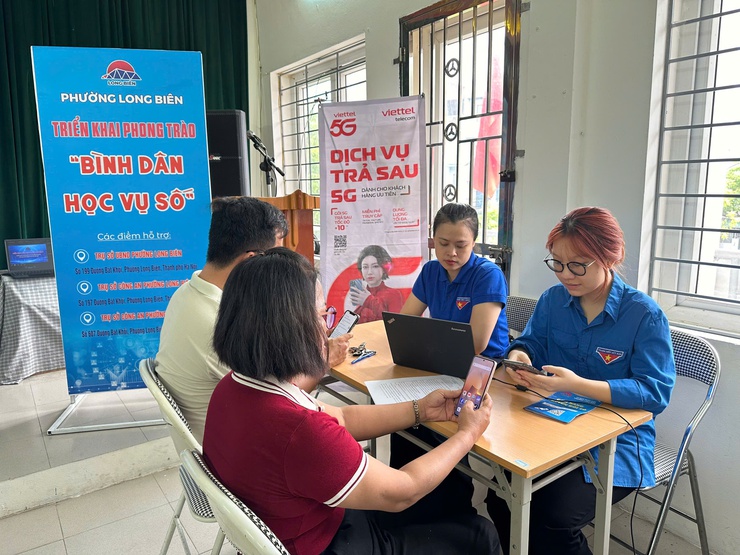 Phường Long Biên phát động hưởng ứng Chiến dịch “45 ngày đêm ra quân hỗ trợ hoạt động chuyển đổi số”- Ảnh 10.